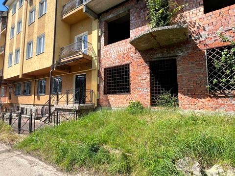 будинок за адресою Романа Різняка вул.