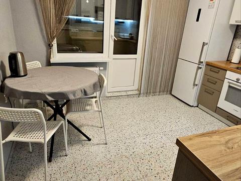 квартира за адресою Ревуцького вул., 54