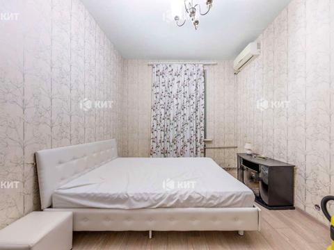 квартира за адресою Конституції пл., 2/2