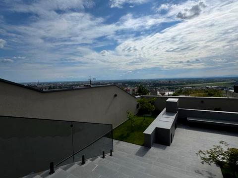 дом по адресу Центральна