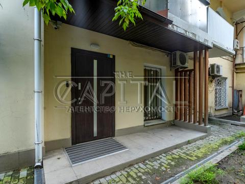 комерційна за адресою Предславинська вул., 30