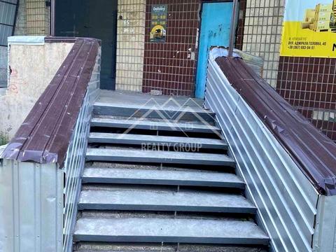 комерційна за адресою Героїв Маріуполя вул. (Адмірала Головка), 40