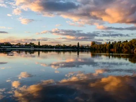 комерційна за адресою Райдужна вул., 113