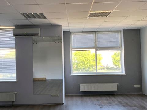 комерційна за адресою Раїси Окіпної вул., 4-Б