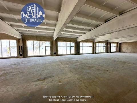 комерційна за адресою Комунальників вул., 2
