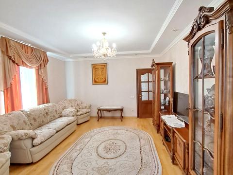 квартира за адресою Рея Бредбері вул., 6