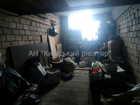 паркомісце за адресою Василя Касіяна вул., 1