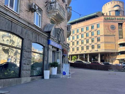 коммерческая по адресу Українських Героїв, 1