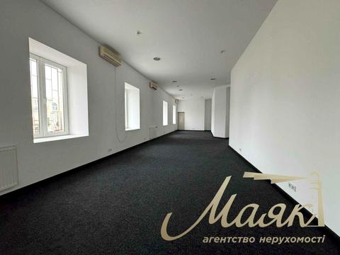 комерційна за адресою Музейний пров., 4