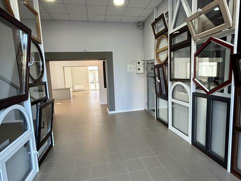 коммерческая по адресу Київська ул., 33