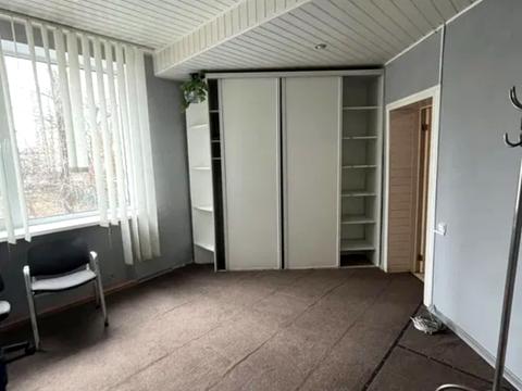 комерційна за адресою Добровольців пров., 17