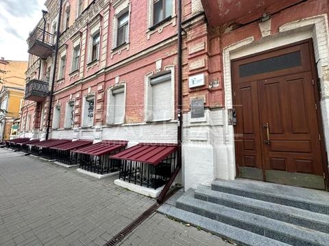 комерційна за адресою Володимирська вул., 6