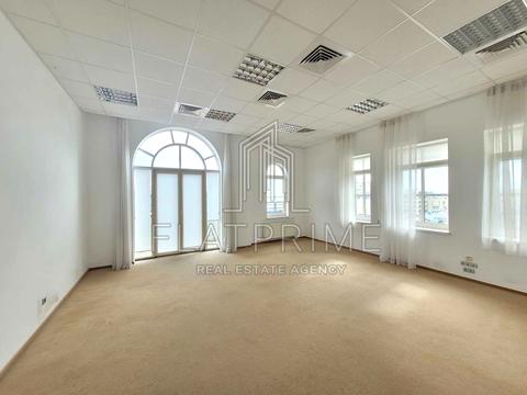 комерційна за адресою Володимирська вул., 38