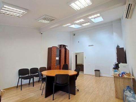 коммерческая по адресу Кардинала Любомира Гузара ул., 32