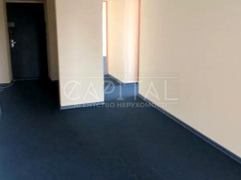 комерційна за адресою Хрещатик вул., 4