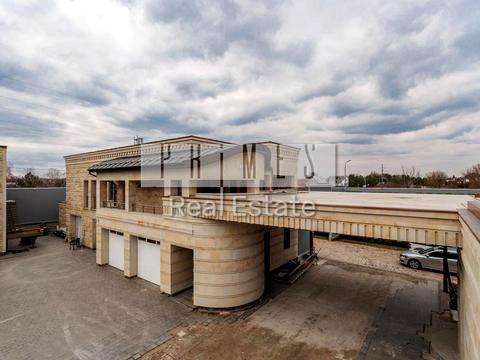 будинок за адресою Набережна вул.