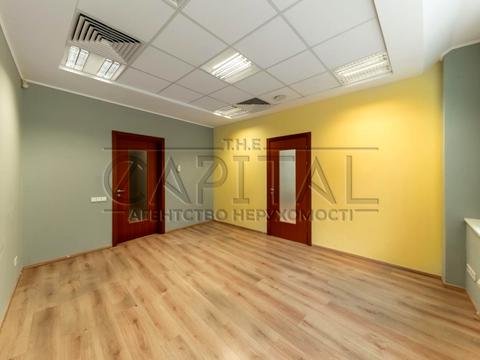 комерційна за адресою Дмитрівська вул., 94