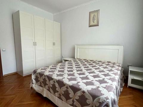 будинок за адресою Шептицького, 1