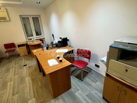 комерційна за адресою Науки, 37