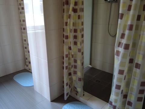 комерційна за адресою Кам'янецька вул., 1