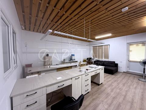 комерційна за адресою Гната Юри вул., 7