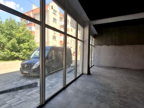 комерційна за адресою Лесі Українки просп., 12