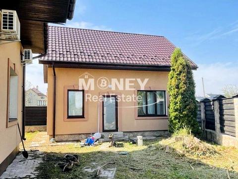 будинок за адресою с. Нові Петрівці, Нові Петрівці