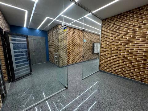 комерційна за адресою Центральна вул., 21-Б
