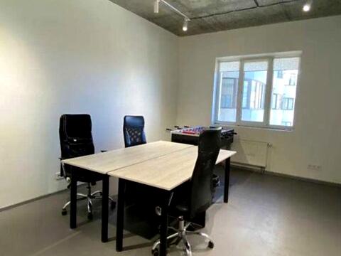 комерційна за адресою Андрія Верхогляда вул. (Михайла Драгомирова), 2-А