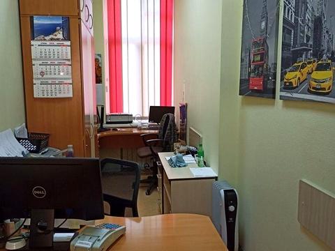 комерційна за адресою Володимирська вул., 65