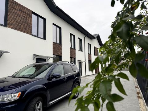 будинок за адресою Сім'ї Шкарівських вул., 12