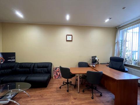 комерційна за адресою Добровольців вул. (Маршала Говорова), 18