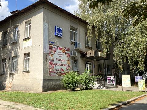 комерційна за адресою Героїв України, 19