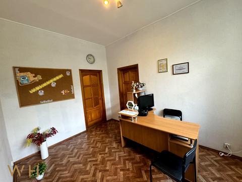 комерційна за адресою Левка Лук'яненка вул. (Маршала Тимошенка), 2-Л