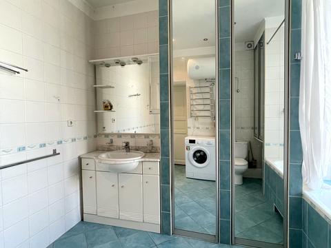 комерційна за адресою Чеховський пров., 8