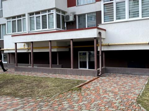 комерційна за адресою Єдності вул., 4
