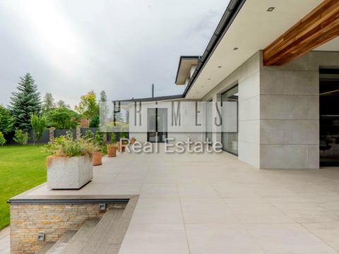 будинок за адресою Молодіжна вул.