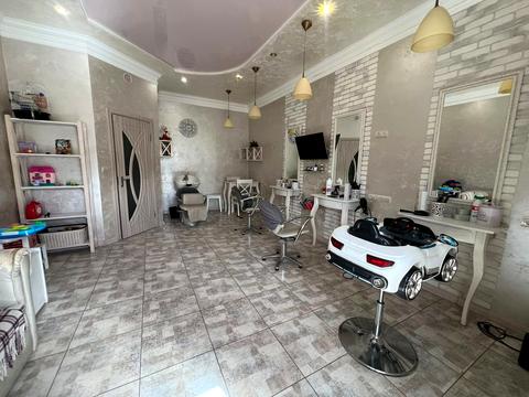 комерційна за адресою Володимирська вул., 90
