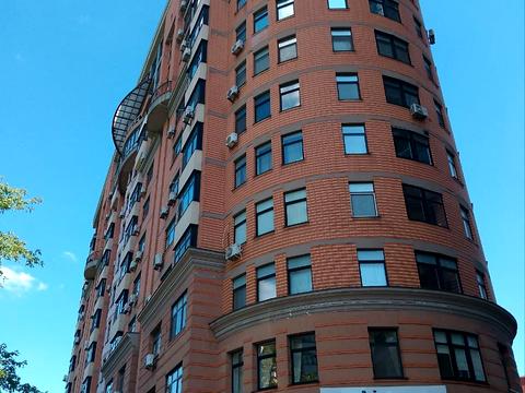 квартира по адресу Леси Украинки пл., 23А