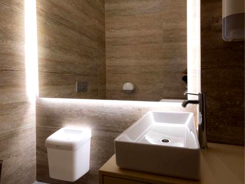 комерційна за адресою Богдана Хмельницького вул., 32