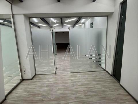 комерційна за адресою Велика Васильківська вул. (Червоноармійська), 30 Д