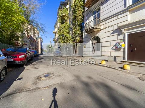 комерційна за адресою Кудрявська вул., 8-А