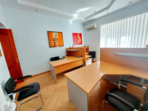 комерційна за адресою Банкова вул., 12