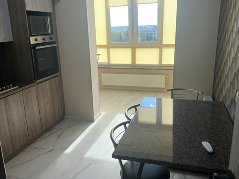 квартира за адресою Домбровського вул., 3