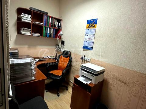 комерційна за адресою Володимира Івасюка просп. (Героїв Сталінграду), 4
