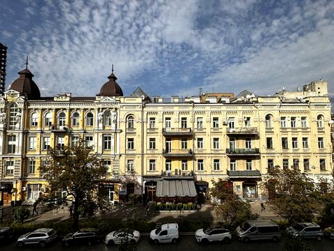 комерційна за адресою Богдана Хмельницького вул., 33/34