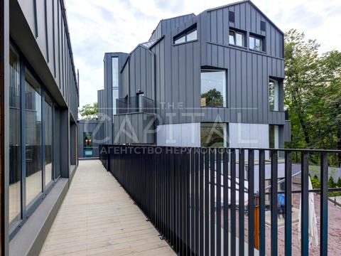 комерційна за адресою Марка Безручка вул., 24