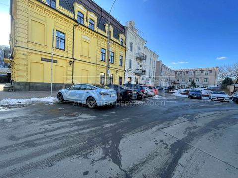 комерційна за адресою Хорива вул., 3-А