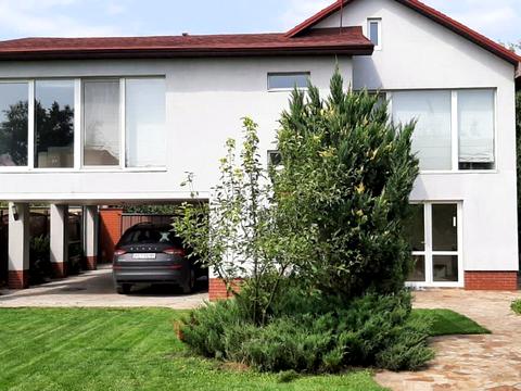 будинок за адресою Центральна вул., 1