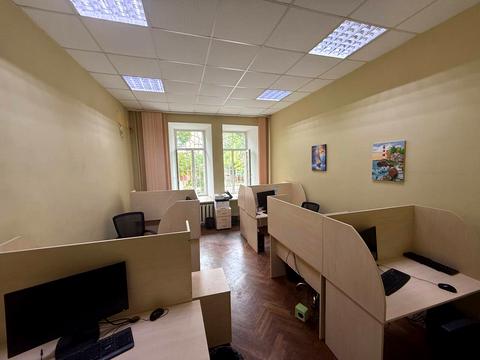 комерційна за адресою Університетська вул., 3